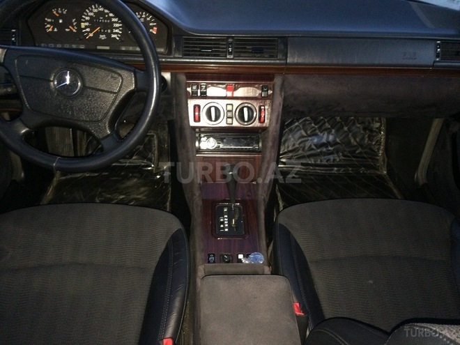 Mercedes E 260 1995, 114,041 km - 2.6 l - Sumqayıt