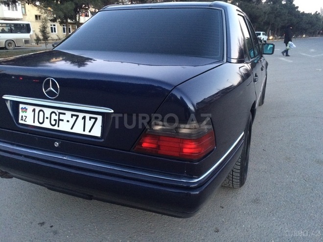 Mercedes E 260 1995, 114,041 km - 2.6 l - Sumqayıt