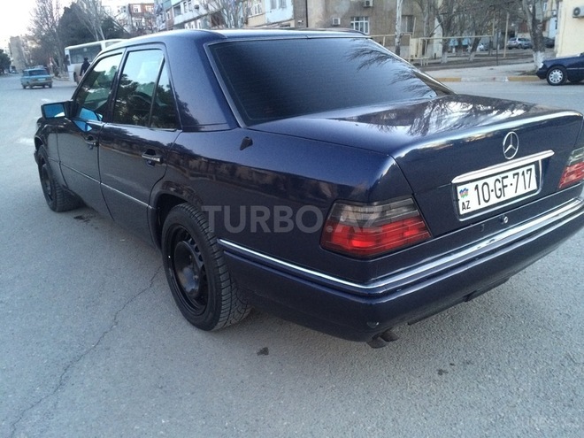 Mercedes E 260 1995, 114,041 km - 2.6 l - Sumqayıt