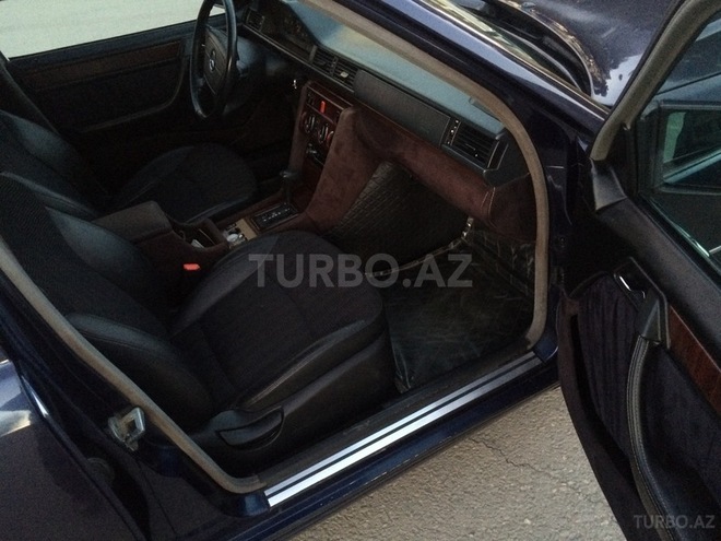 Mercedes E 260 1995, 114,041 km - 2.6 l - Sumqayıt