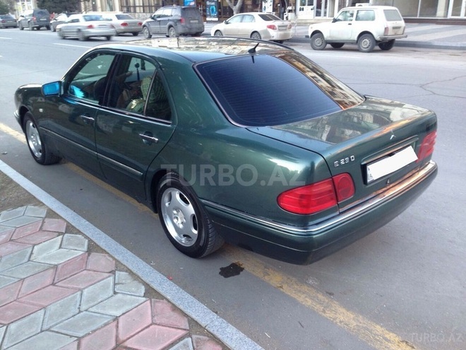 Mercedes E 230 1996, 276,000 km - 2.3 l - Sumqayıt
