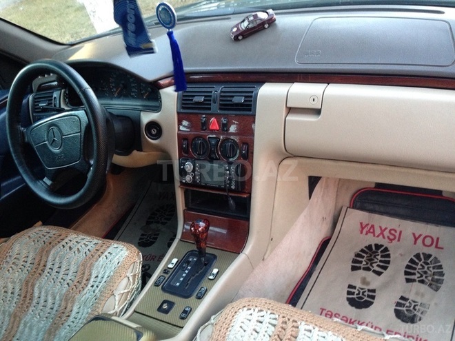 Mercedes E 230 1996, 276,000 km - 2.3 l - Sumqayıt