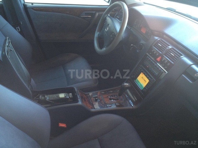 Mercedes E 270 1999, 191,890 km - 2.7 l - Gəncə