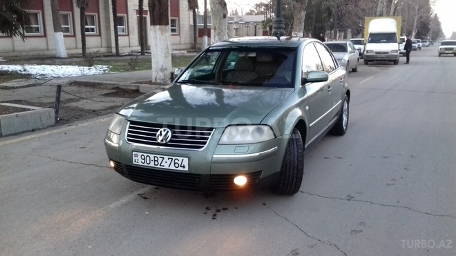 Volkswagen Passat 2001, 256,000 km - 2.0 l - Gəncə