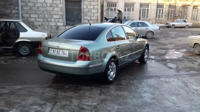 Volkswagen Passat 2001, 256,000 km - 2.0 l - Gəncə