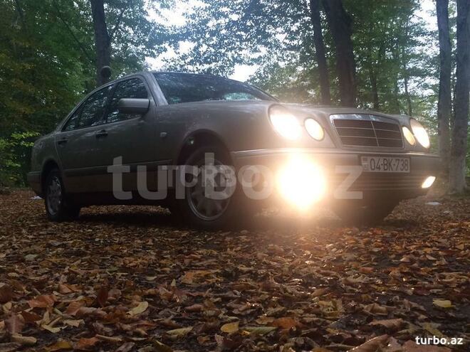 Mercedes E 230 1997, 123,456 km - 2.3 л - Quba