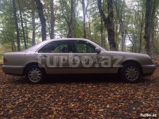 Mercedes E 230 1997, 123,456 km - 2.3 л - Quba