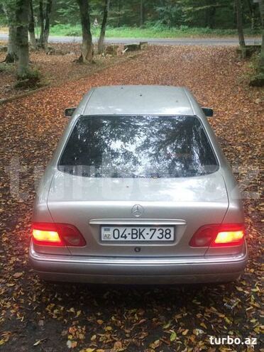 Mercedes E 230 1997, 123,456 km - 2.3 л - Quba