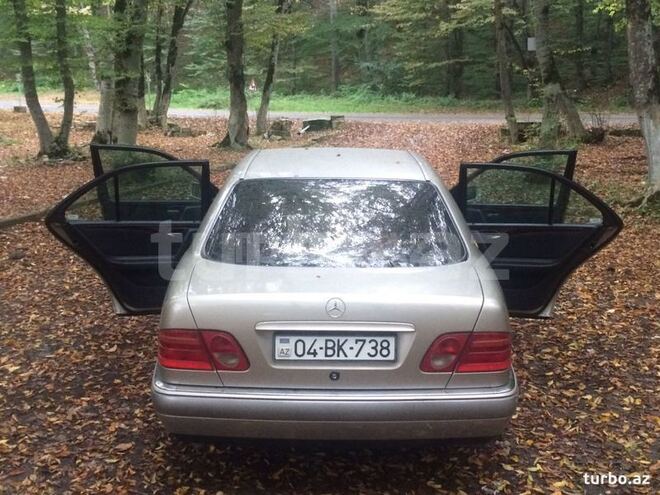 Mercedes E 230 1997, 123,456 km - 2.3 л - Quba