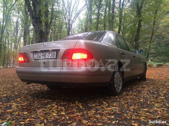 Mercedes E 230 1997, 123,456 km - 2.3 л - Quba