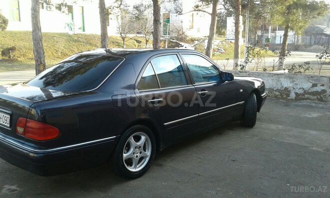 Mercedes E 280 1996, 95,000 km - 0.3 l - Salyan