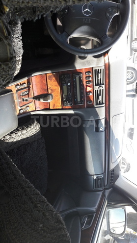 Mercedes E 240 2001, 310,000 km - 2.4 l - Bakı