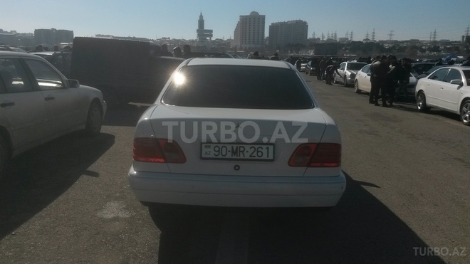Mercedes E 240 1998, 310,000 km - 2.4 l - Bakı