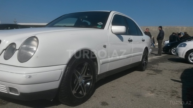 Mercedes E 240 1998, 310,000 km - 2.4 l - Bakı
