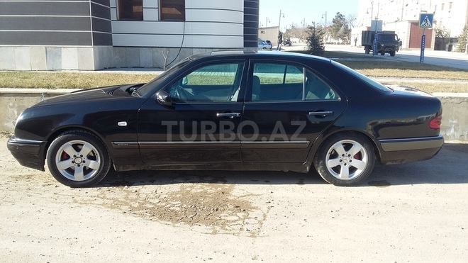 Mercedes E 240 2000, 304,600 km - 2.6 l - Siyəzən