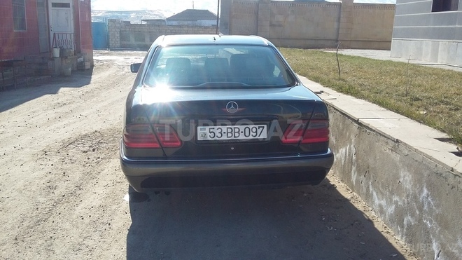 Mercedes E 240 2000, 304,600 km - 2.6 l - Siyəzən