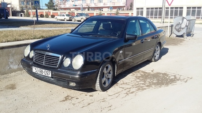 Mercedes E 240 2000, 304,600 km - 2.6 l - Siyəzən