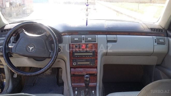 Mercedes E 240 2000, 304,600 km - 2.6 l - Siyəzən