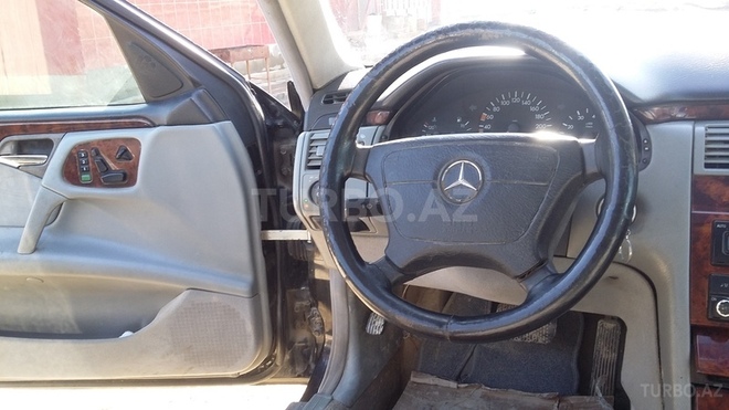 Mercedes E 240 2000, 304,600 km - 2.6 l - Siyəzən