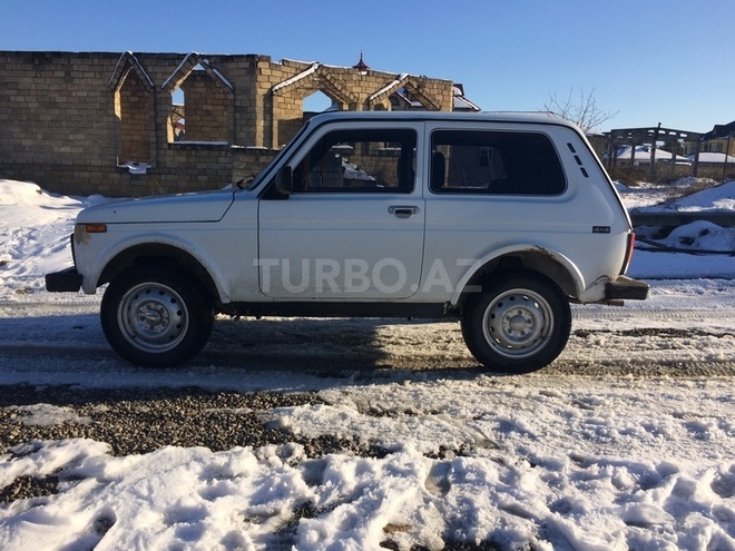 LADA (VAZ) Niva 2010, 100,000 km - 1.7 l - Qusar