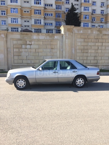 Mercedes E 220 1994, 283,000 km - 2.2 l - Bakı