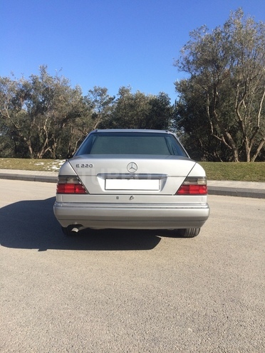 Mercedes E 220 1994, 283,000 km - 2.2 l - Bakı