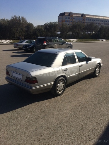 Mercedes E 220 1994, 283,000 km - 2.2 l - Bakı