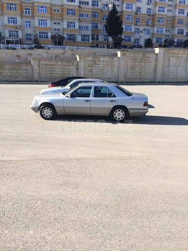 Mercedes E 220 1994, 283,000 km - 2.2 l - Bakı