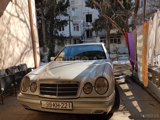 Mercedes E 230 1996, 260,000 km - 2.3 л - Bakı
