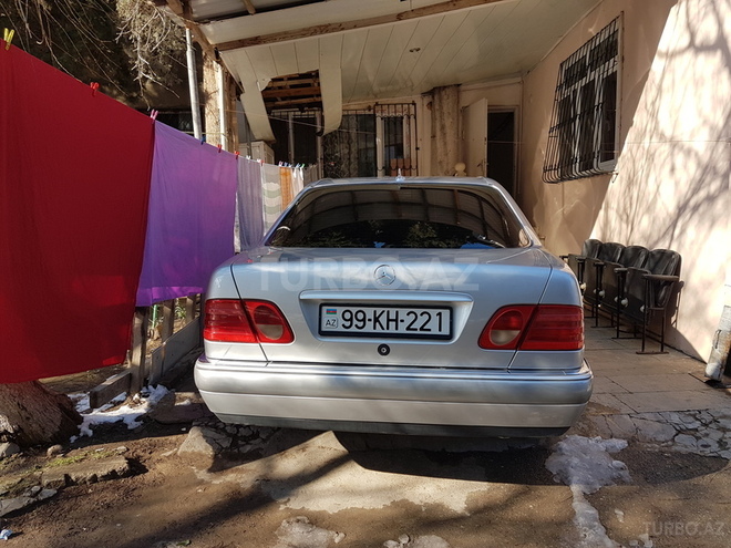 Mercedes E 230 1996, 260,000 km - 2.3 л - Bakı