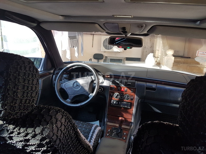 Mercedes E 230 1996, 260,000 km - 2.3 л - Bakı