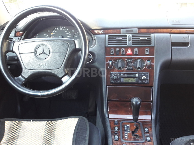 Mercedes E 240 1998, 192,500 km - 0.3 l - Bakı