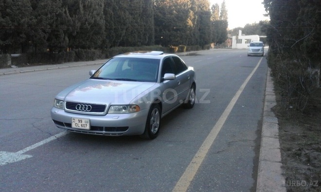 Audi A4 2000, 225,000 km - 1.8 l - Sumqayıt
