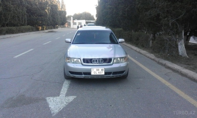 Audi A4 2000, 225,000 km - 1.8 l - Sumqayıt