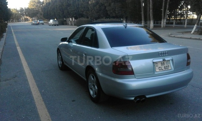 Audi A4 2000, 225,000 km - 1.8 l - Sumqayıt