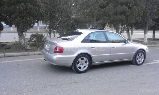 Audi A4 2000, 225,000 km - 1.8 l - Sumqayıt