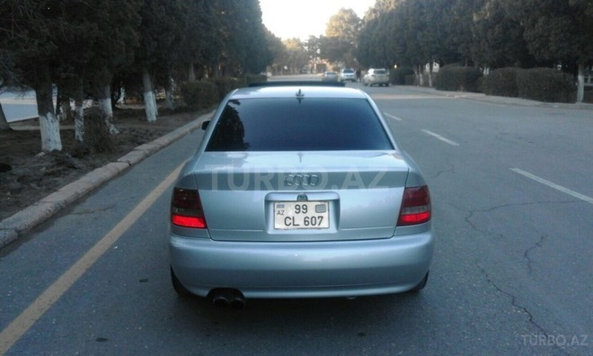 Audi A4 2000, 225,000 km - 1.8 l - Sumqayıt