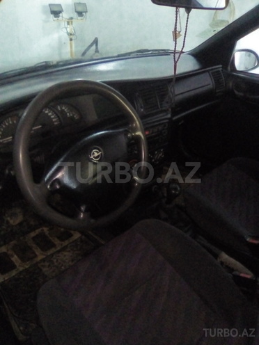 Opel Vectra 1996, 300,000 km - 1.8 l - Ağstafa