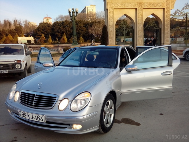 Mercedes E 240 2002, 220,000 km - 2.4 l - Bakı