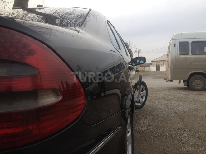 Mercedes E 270 2002, 322,000 km - 2.7 l - 