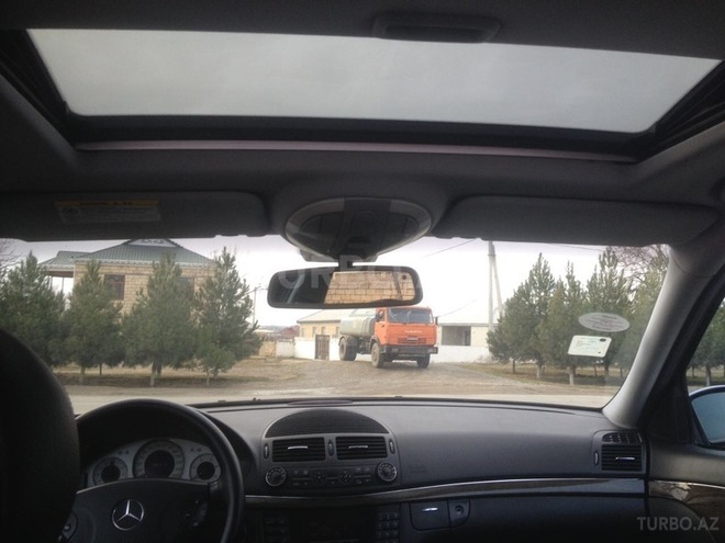 Mercedes E 270 2002, 322,000 km - 2.7 l - 