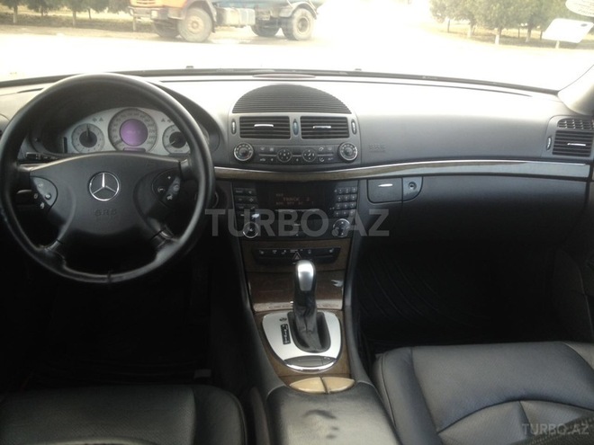 Mercedes E 270 2002, 322,000 km - 2.7 l - 