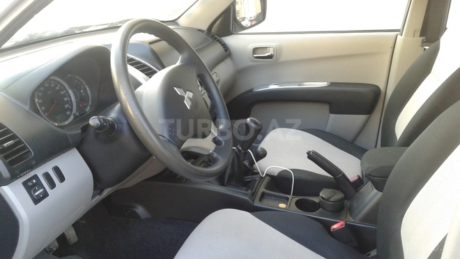 Mitsubishi L200 2012, 69,523 km - 2.5 l - Bakı