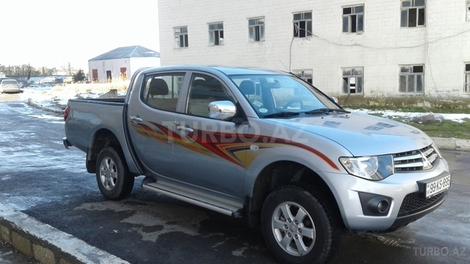 Mitsubishi L200 2012, 69,523 km - 2.5 l - Bakı