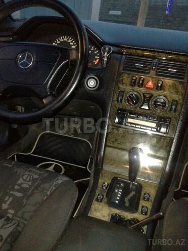 Mercedes E 230 1996, 252,000 km - 2.3 l - Bakı