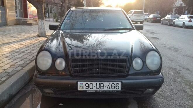 Mercedes E 240 1999, 266,000 km - 2.4 l - Sumqayıt
