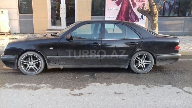 Mercedes E 240 1999, 266,000 km - 2.4 l - Sumqayıt