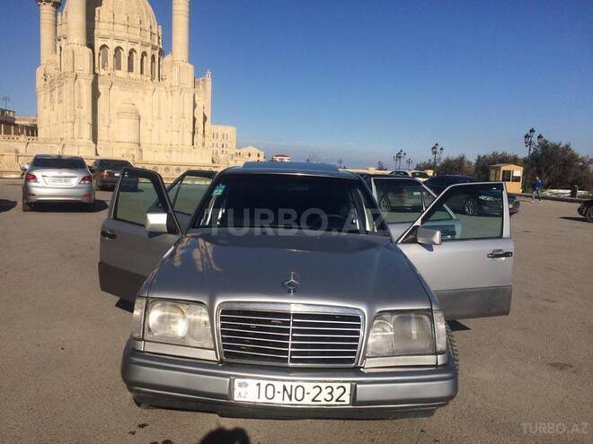 Mercedes E 220 1994, 390,600 km - 2.2 l - Bakı