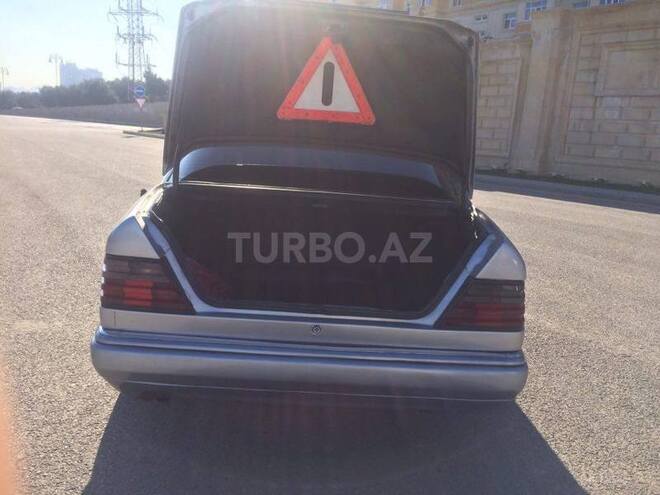 Mercedes E 220 1994, 390,600 km - 2.2 l - Bakı