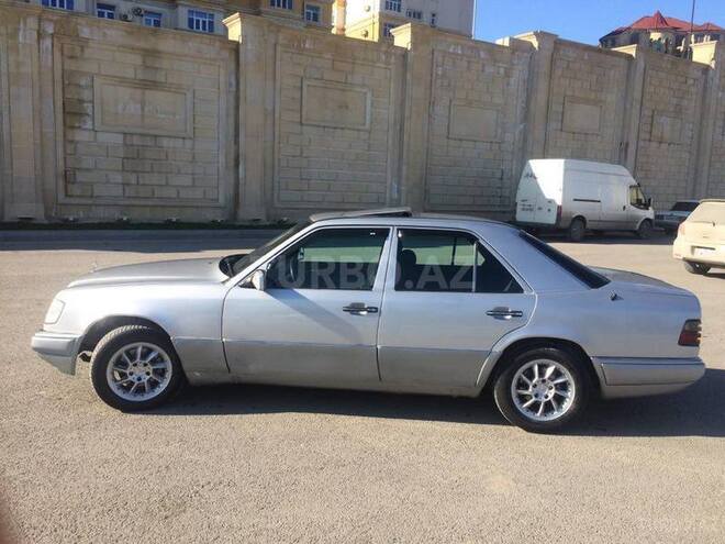 Mercedes E 220 1994, 390,600 km - 2.2 l - Bakı
